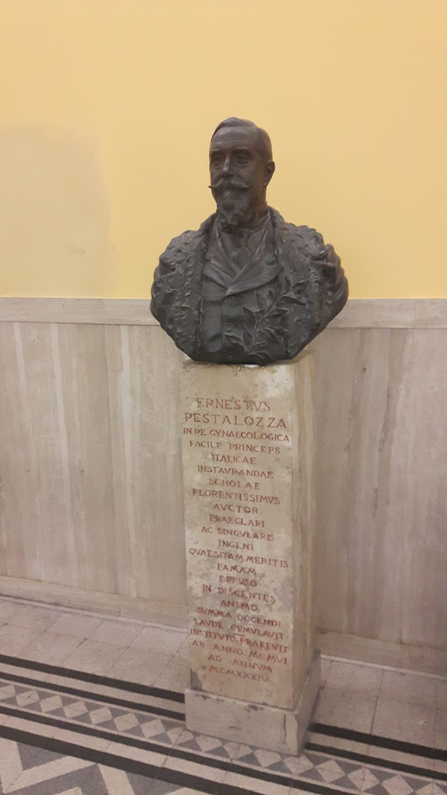 Ernesto Pestalozza's bust, Policlinico Umberto I, Rome - 01.jpg